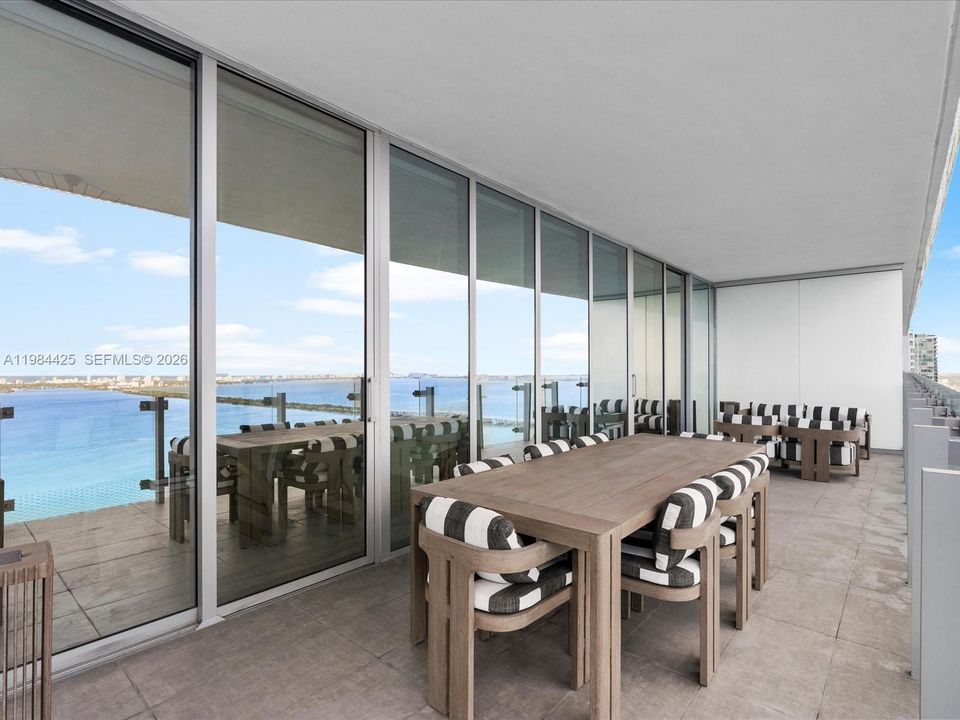Vendido Recientemente: $4,295,000 (4 camas, 6 baños, 3788 Pies cuadrados)