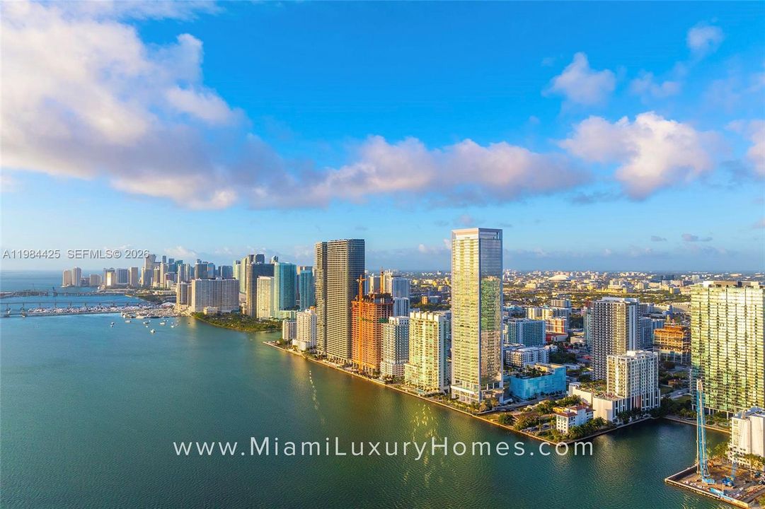 Vendido Recientemente: $4,295,000 (4 camas, 6 baños, 3788 Pies cuadrados)