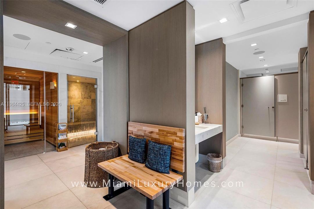 Vendido Recientemente: $4,295,000 (4 camas, 6 baños, 3788 Pies cuadrados)