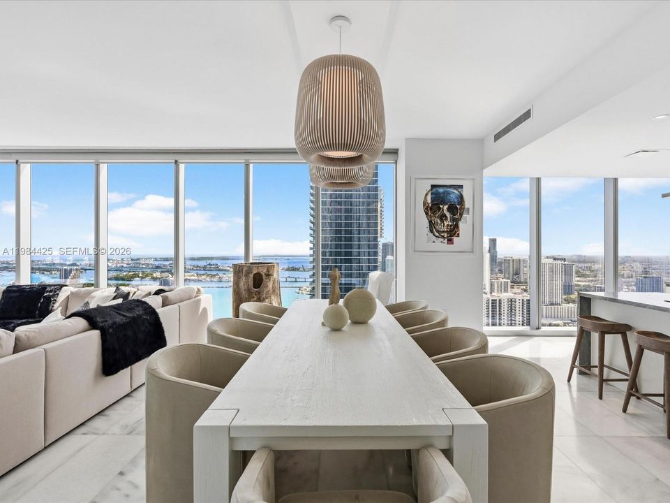 Vendido Recientemente: $4,295,000 (4 camas, 6 baños, 3788 Pies cuadrados)