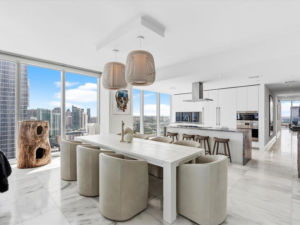 Vendido Recientemente: $4,295,000 (4 camas, 6 baños, 3788 Pies cuadrados)