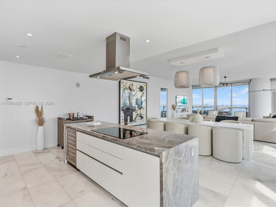 Vendido Recientemente: $4,295,000 (4 camas, 6 baños, 3788 Pies cuadrados)