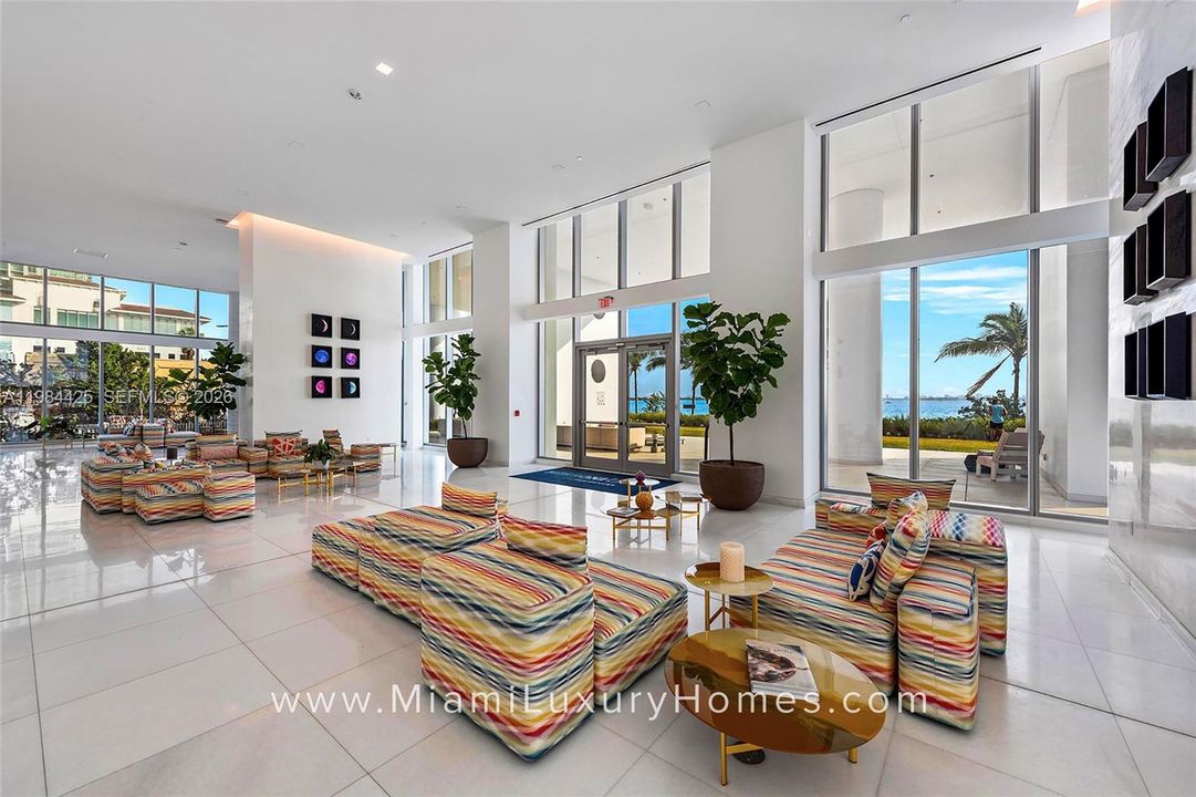 Vendido Recientemente: $4,295,000 (4 camas, 6 baños, 3788 Pies cuadrados)