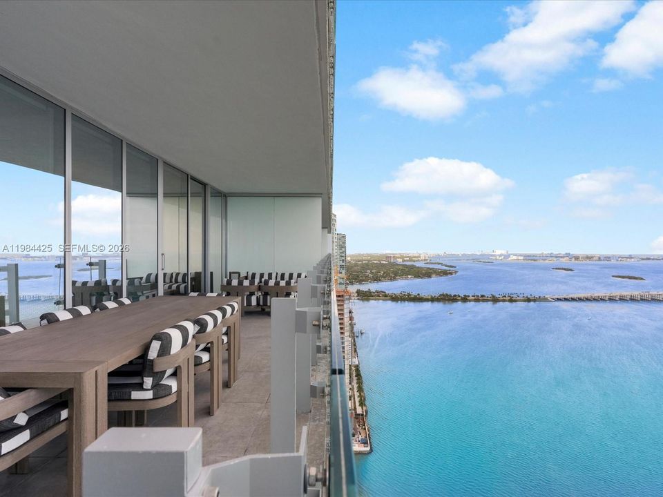 Vendido Recientemente: $4,295,000 (4 camas, 6 baños, 3788 Pies cuadrados)