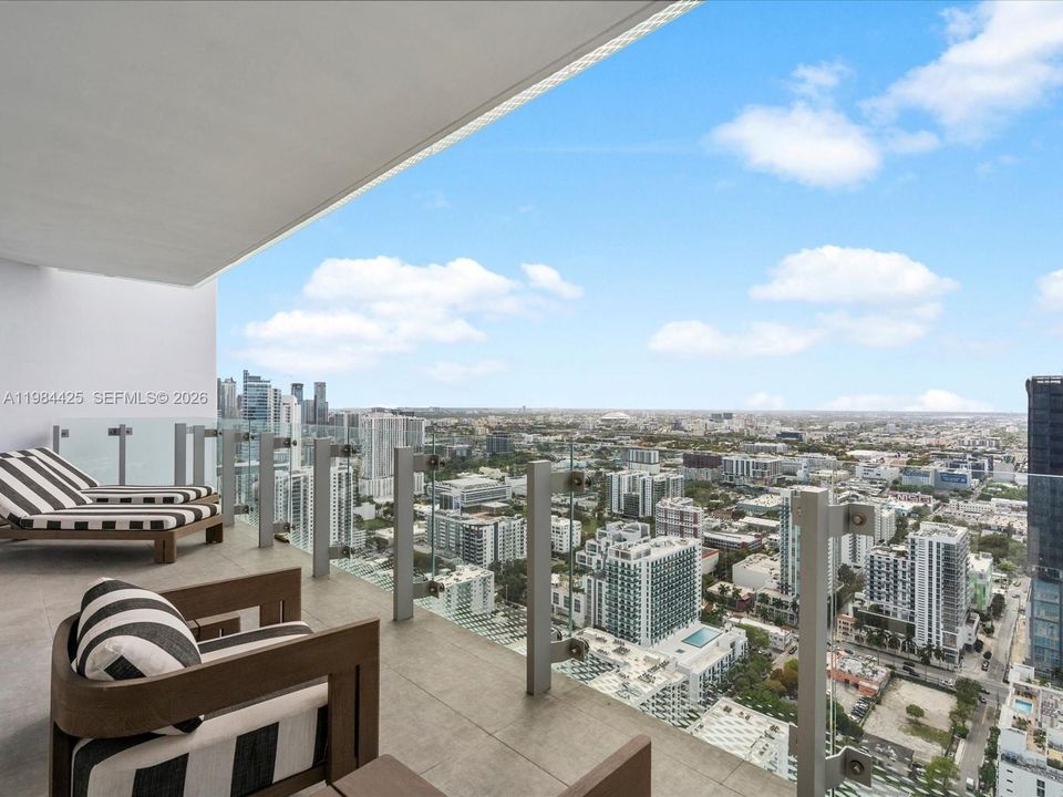 Vendido Recientemente: $4,295,000 (4 camas, 6 baños, 3788 Pies cuadrados)
