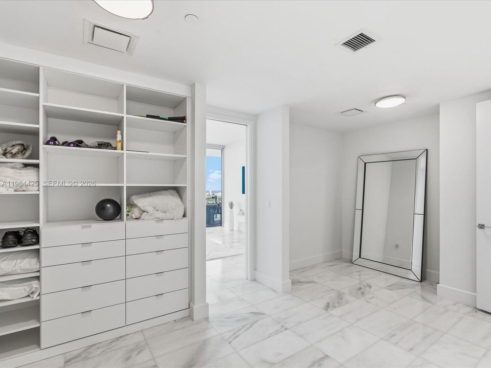 Vendido Recientemente: $4,295,000 (4 camas, 6 baños, 3788 Pies cuadrados)