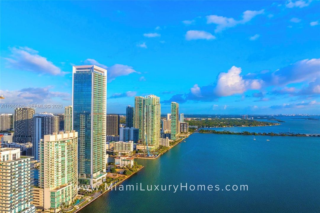 Vendido Recientemente: $4,295,000 (4 camas, 6 baños, 3788 Pies cuadrados)