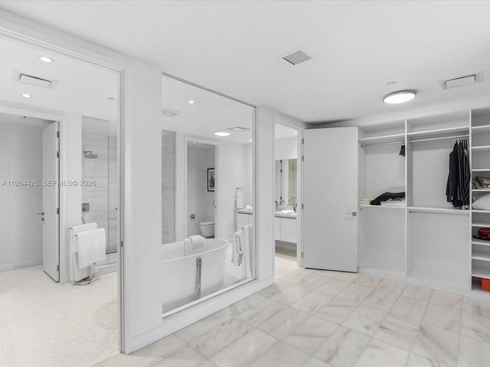 Vendido Recientemente: $4,295,000 (4 camas, 6 baños, 3788 Pies cuadrados)