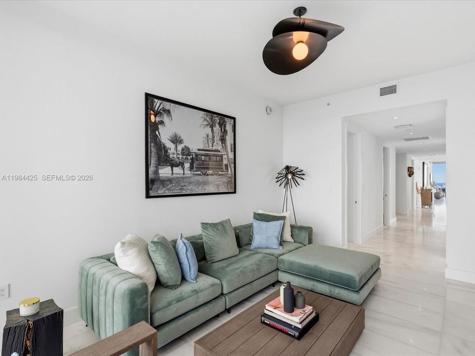 Vendido Recientemente: $4,295,000 (4 camas, 6 baños, 3788 Pies cuadrados)