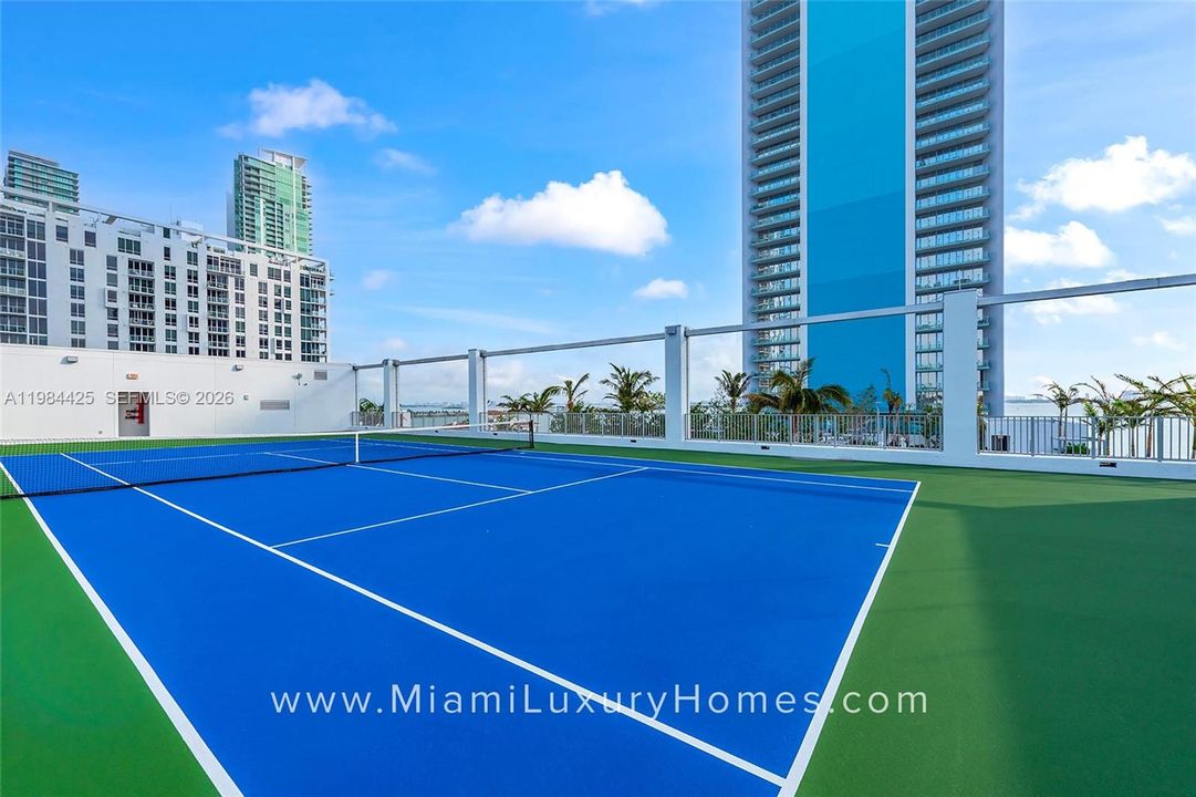 Vendido Recientemente: $4,295,000 (4 camas, 6 baños, 3788 Pies cuadrados)