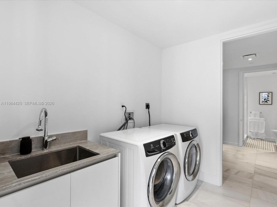 Vendido Recientemente: $4,295,000 (4 camas, 6 baños, 3788 Pies cuadrados)