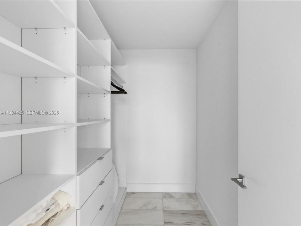 Vendido Recientemente: $4,295,000 (4 camas, 6 baños, 3788 Pies cuadrados)