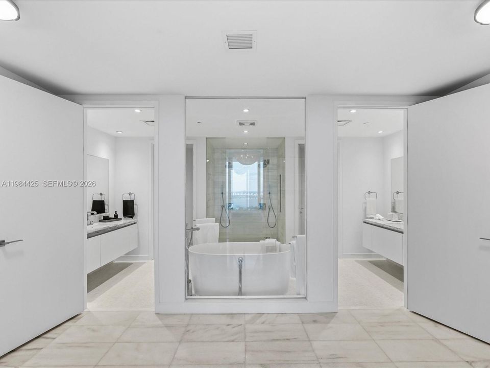 Vendido Recientemente: $4,295,000 (4 camas, 6 baños, 3788 Pies cuadrados)