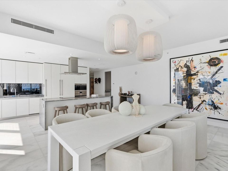Vendido Recientemente: $4,295,000 (4 camas, 6 baños, 3788 Pies cuadrados)