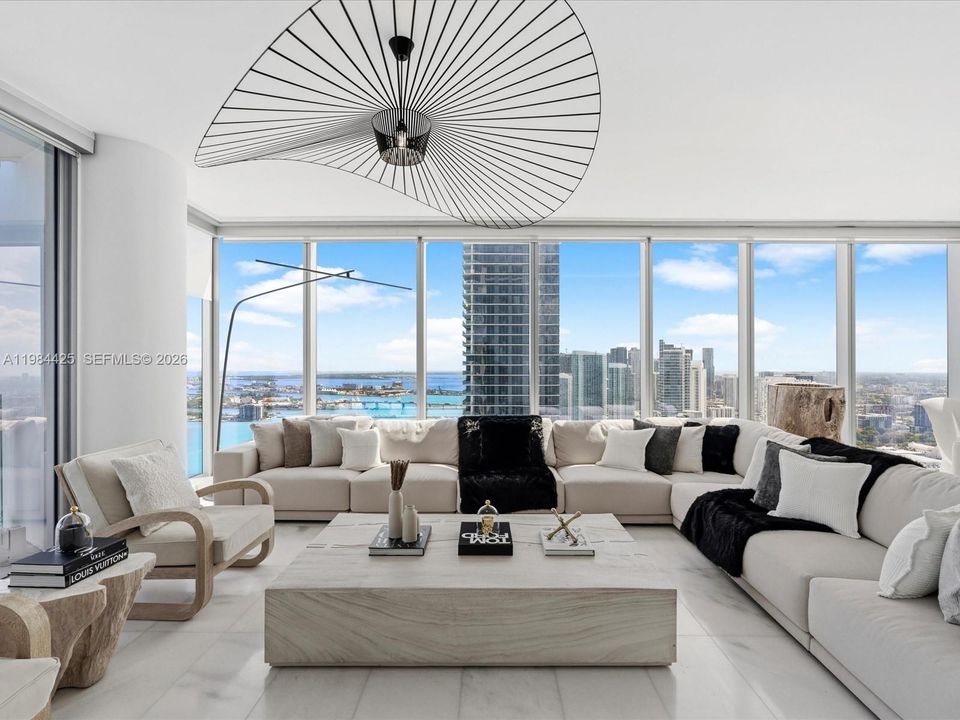 Vendido Recientemente: $4,295,000 (4 camas, 6 baños, 3788 Pies cuadrados)