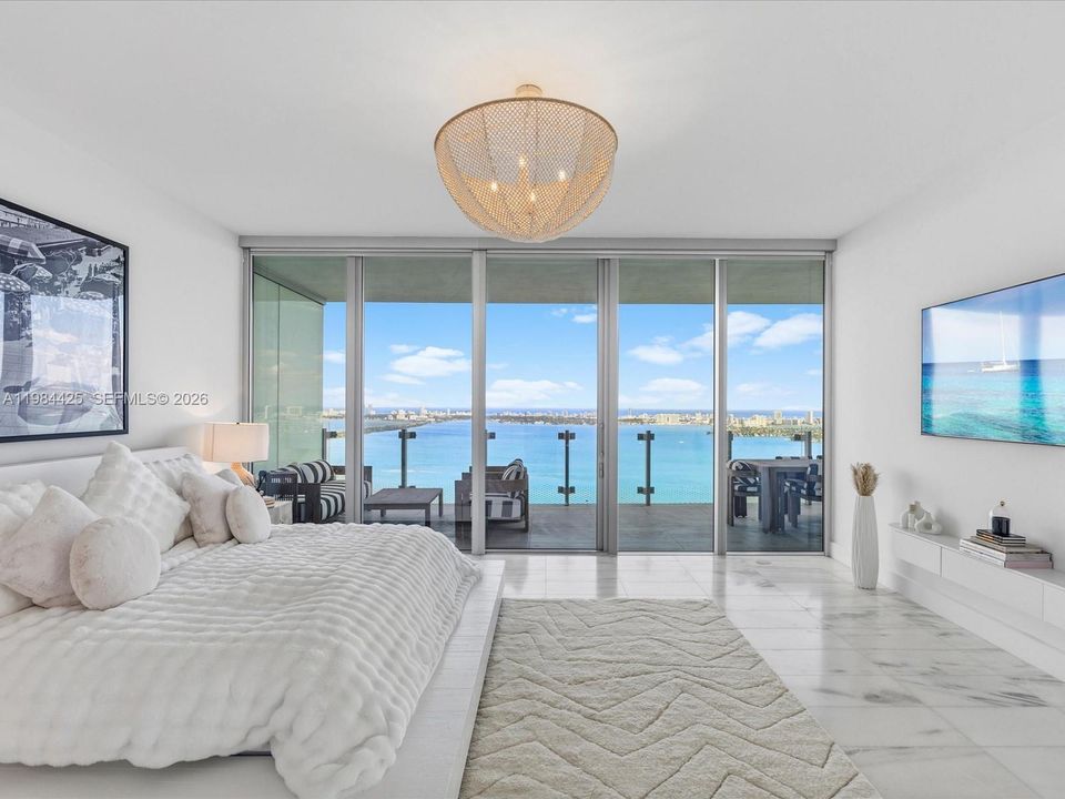 Vendido Recientemente: $4,295,000 (4 camas, 6 baños, 3788 Pies cuadrados)