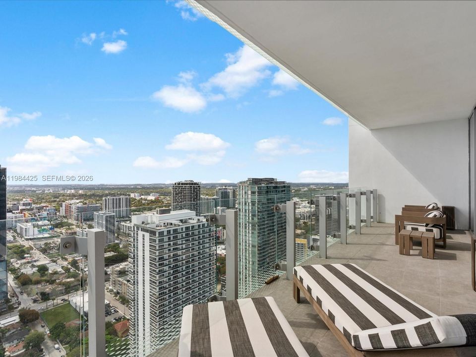 Vendido Recientemente: $4,295,000 (4 camas, 6 baños, 3788 Pies cuadrados)