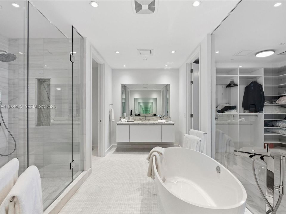 Vendido Recientemente: $4,295,000 (4 camas, 6 baños, 3788 Pies cuadrados)