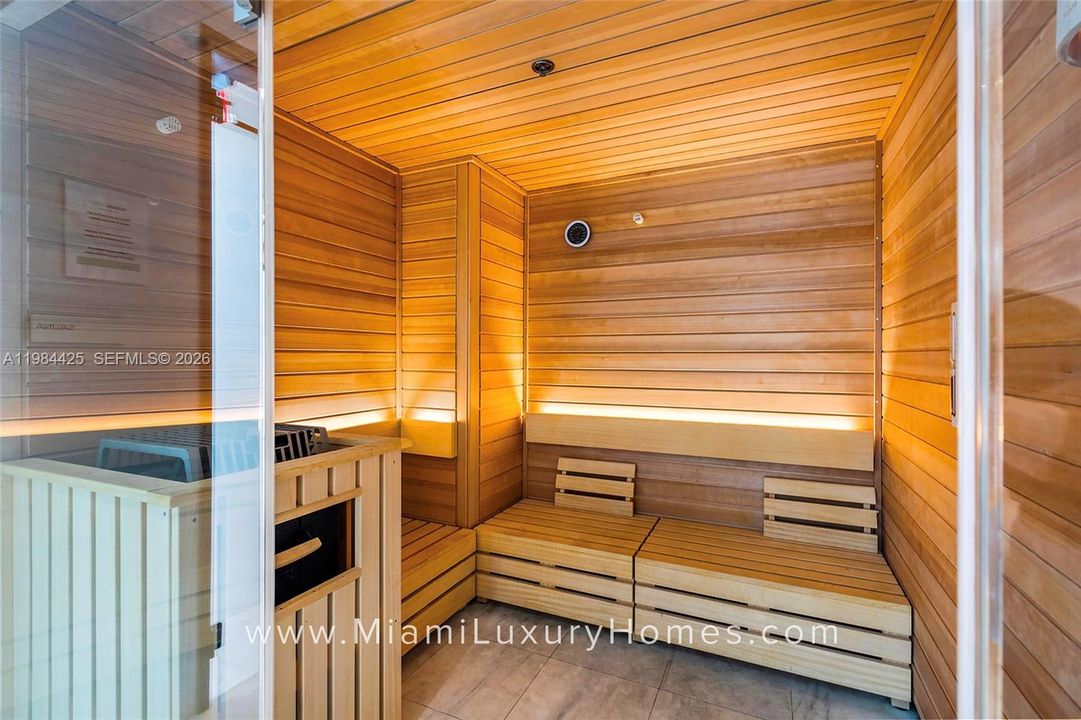 Vendido Recientemente: $4,295,000 (4 camas, 6 baños, 3788 Pies cuadrados)