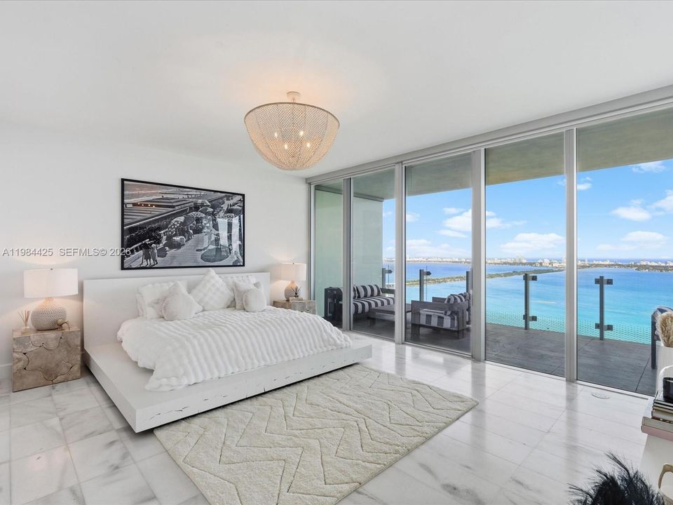 Vendido Recientemente: $4,295,000 (4 camas, 6 baños, 3788 Pies cuadrados)