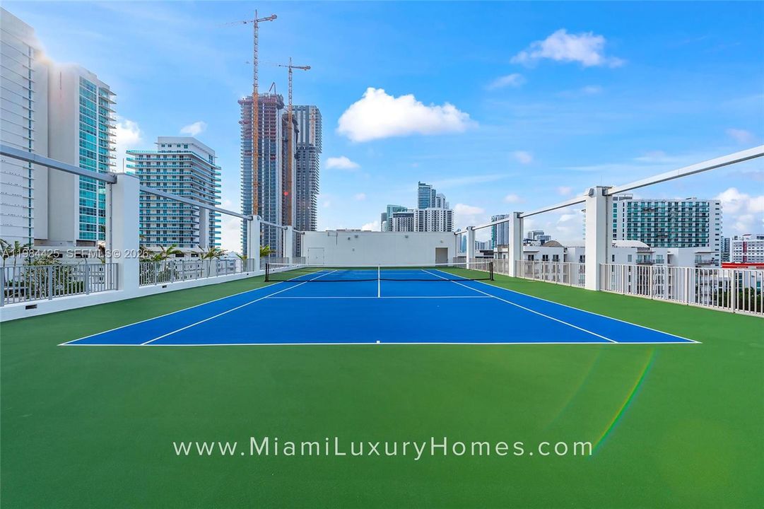 Vendido Recientemente: $4,295,000 (4 camas, 6 baños, 3788 Pies cuadrados)