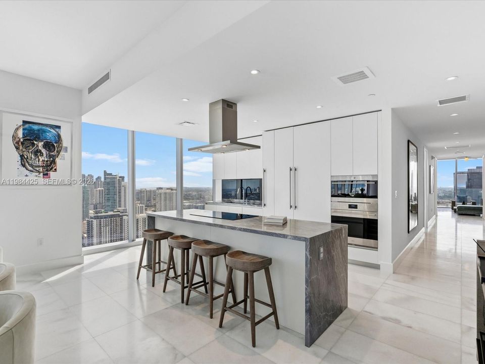Vendido Recientemente: $4,295,000 (4 camas, 6 baños, 3788 Pies cuadrados)