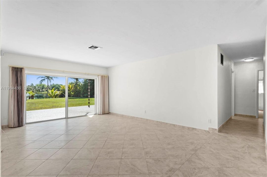На продажу: $1,699,999 (4 спален, 2 ванн, 1972 Квадратных фут)