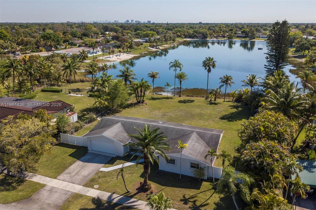 На продажу: $1,699,999 (4 спален, 2 ванн, 1972 Квадратных фут)