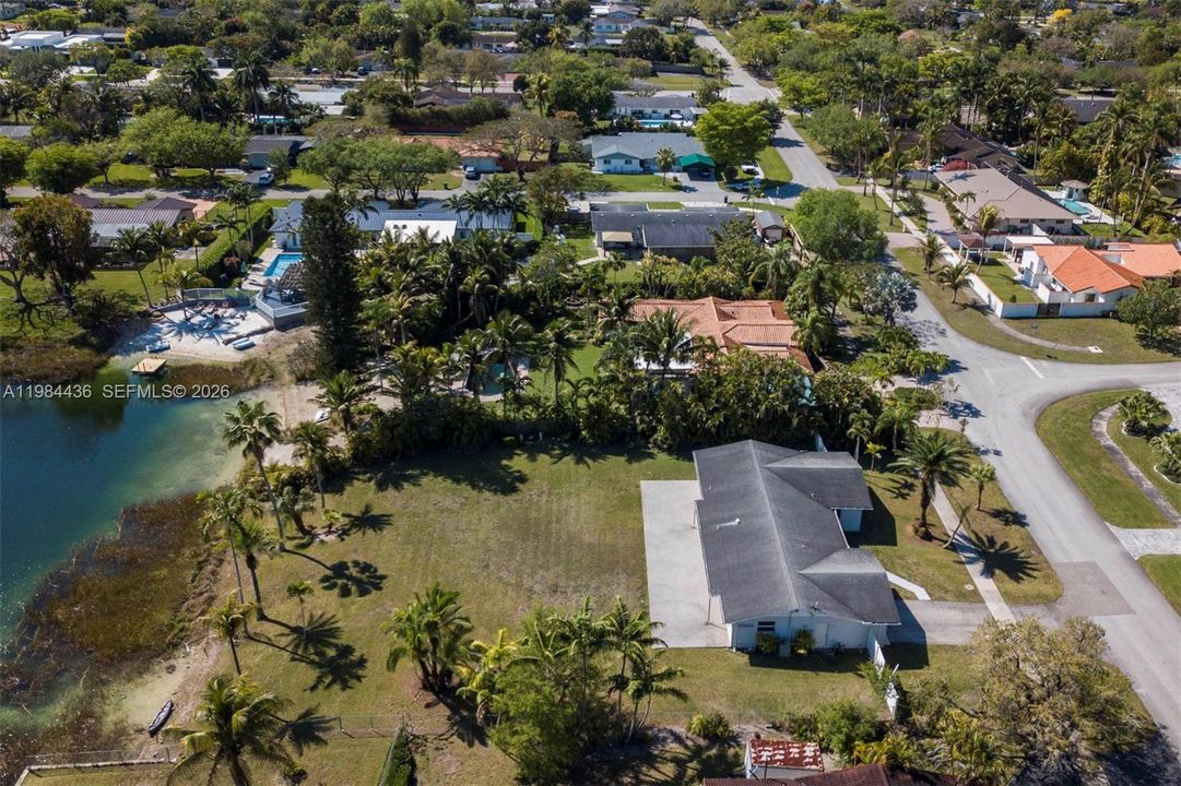 На продажу: $1,699,999 (4 спален, 2 ванн, 1972 Квадратных фут)