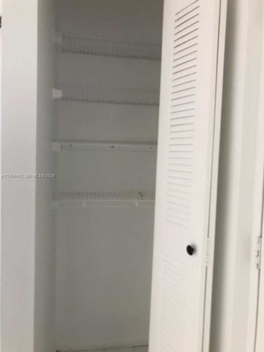 Active With Contract: $169,900 (1 beds, 1 baths, 757 Square Feet)