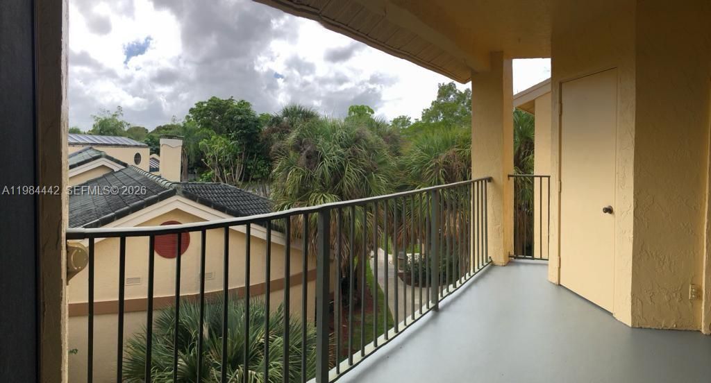 Active With Contract: $169,900 (1 beds, 1 baths, 757 Square Feet)