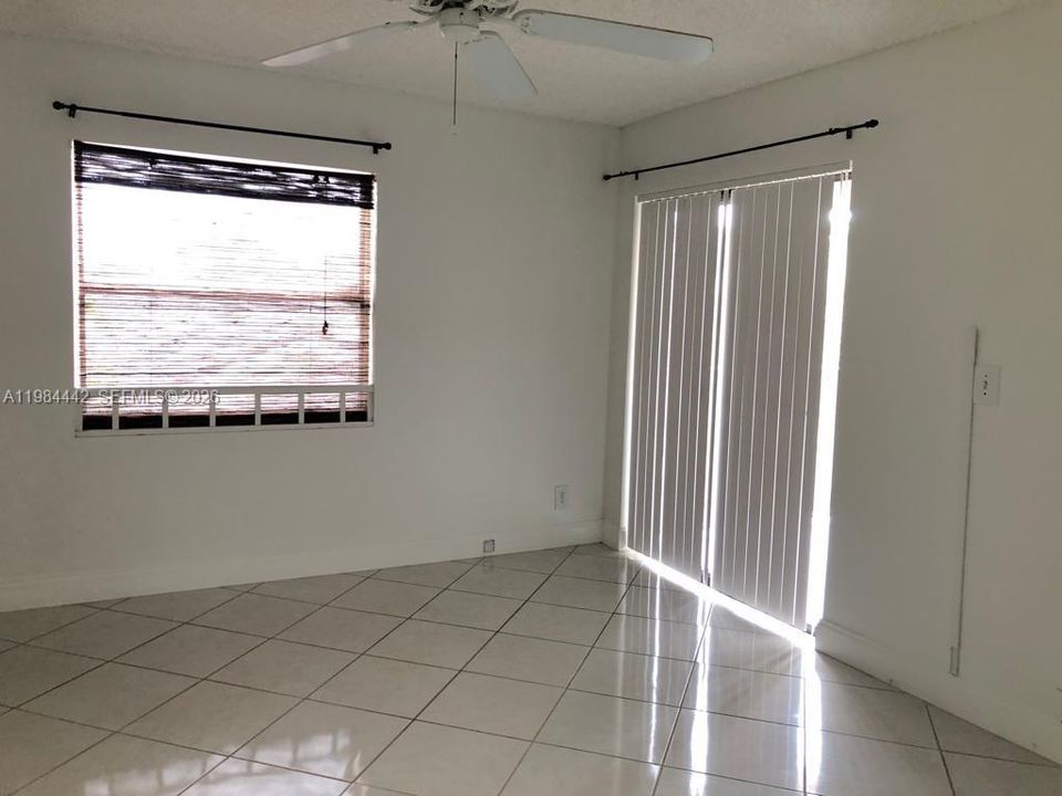 Active With Contract: $169,900 (1 beds, 1 baths, 757 Square Feet)