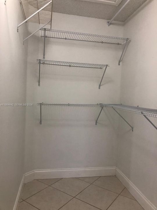 Active With Contract: $169,900 (1 beds, 1 baths, 757 Square Feet)