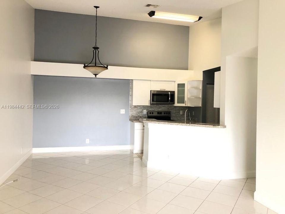 Active With Contract: $169,900 (1 beds, 1 baths, 757 Square Feet)