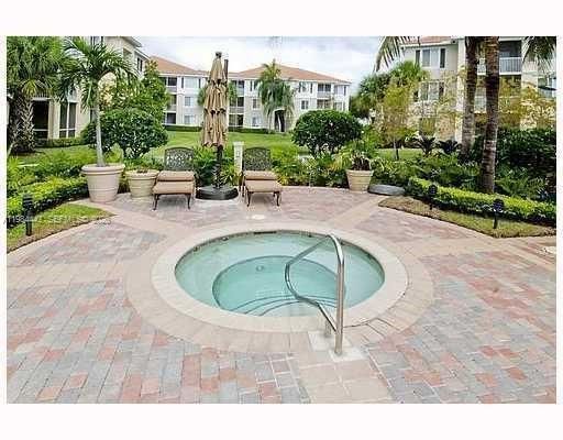 Active With Contract: $169,900 (1 beds, 1 baths, 757 Square Feet)