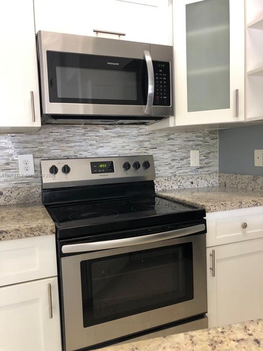 Active With Contract: $169,900 (1 beds, 1 baths, 757 Square Feet)