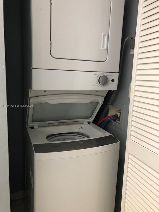 Active With Contract: $169,900 (1 beds, 1 baths, 757 Square Feet)