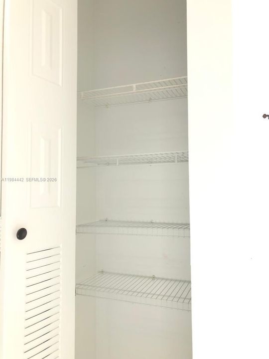 Active With Contract: $169,900 (1 beds, 1 baths, 757 Square Feet)