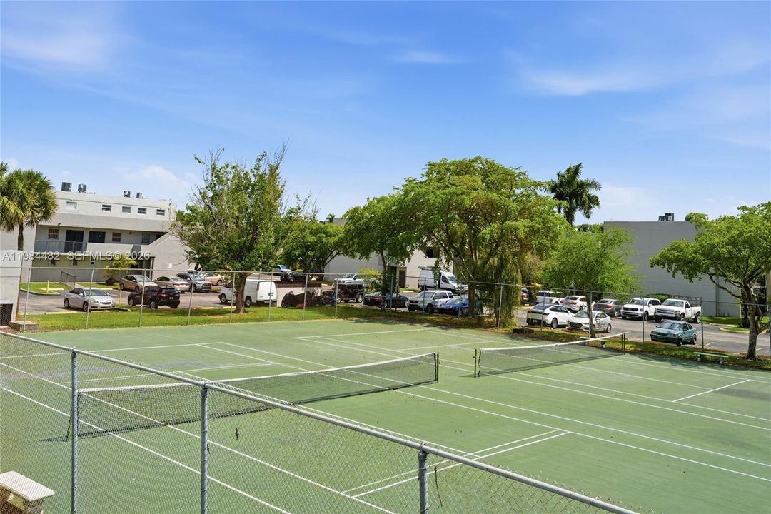 На продажу: $325,000 (2 спален, 2 ванн, 1196 Квадратных фут)