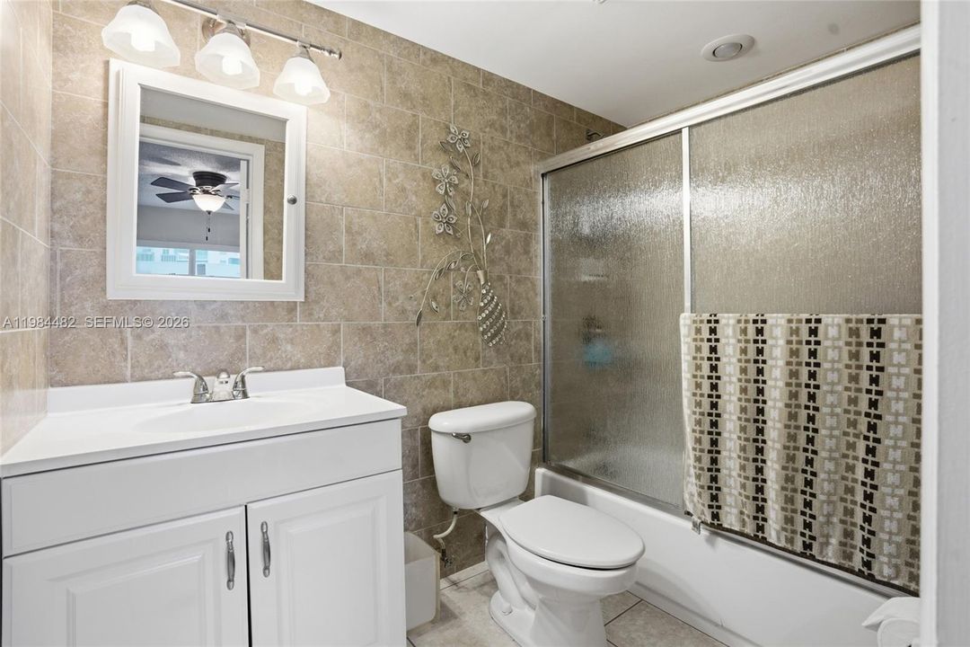 На продажу: $325,000 (2 спален, 2 ванн, 1196 Квадратных фут)