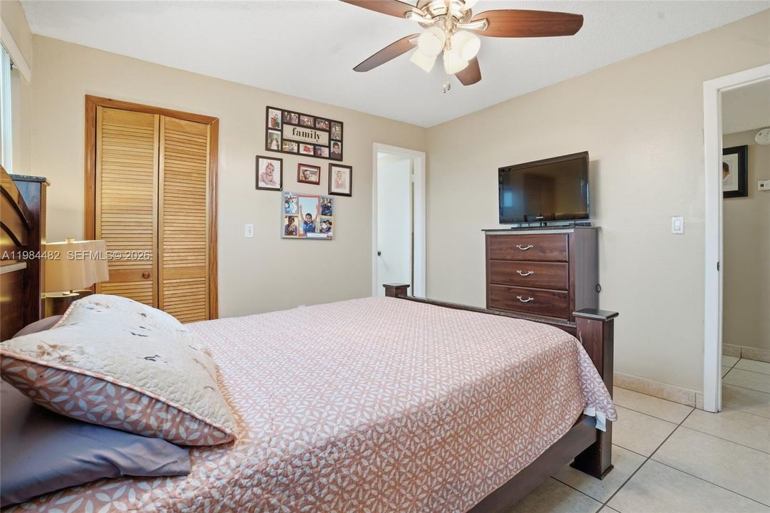 На продажу: $325,000 (2 спален, 2 ванн, 1196 Квадратных фут)