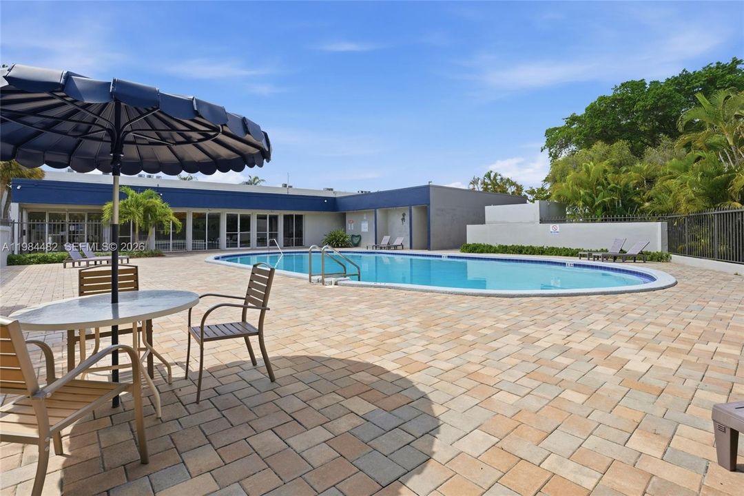 На продажу: $325,000 (2 спален, 2 ванн, 1196 Квадратных фут)