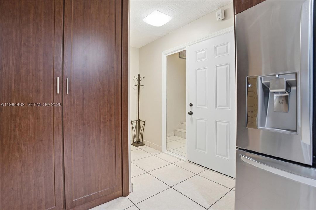 На продажу: $325,000 (2 спален, 2 ванн, 1196 Квадратных фут)