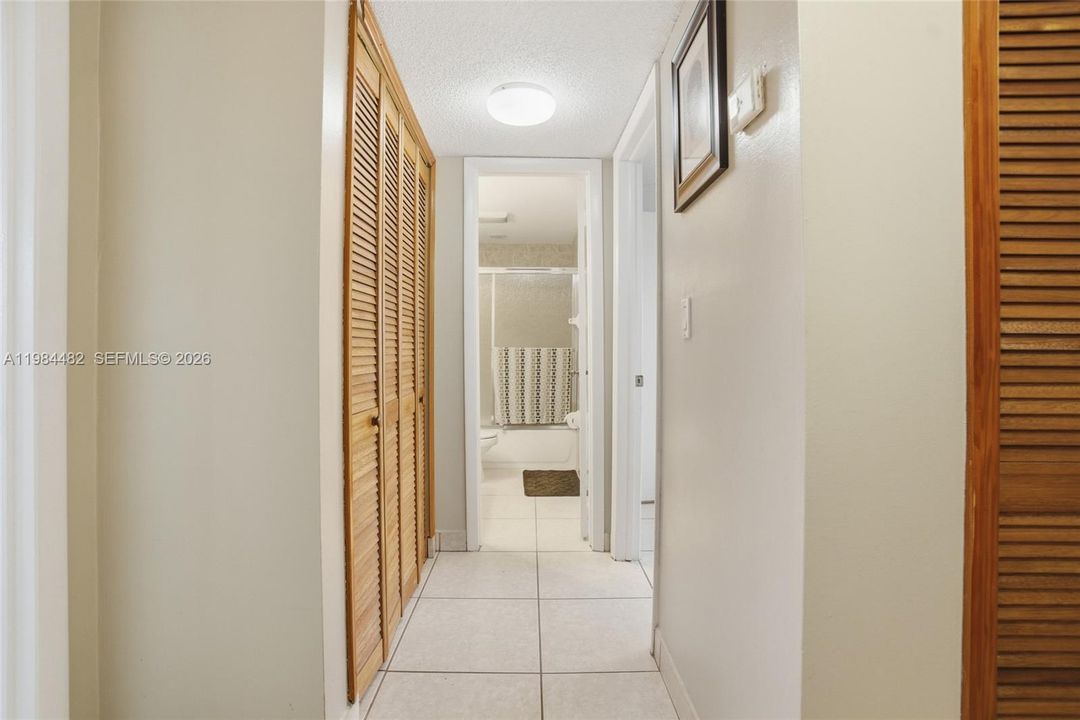 На продажу: $325,000 (2 спален, 2 ванн, 1196 Квадратных фут)