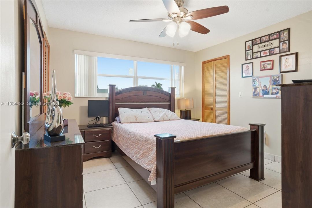 На продажу: $325,000 (2 спален, 2 ванн, 1196 Квадратных фут)