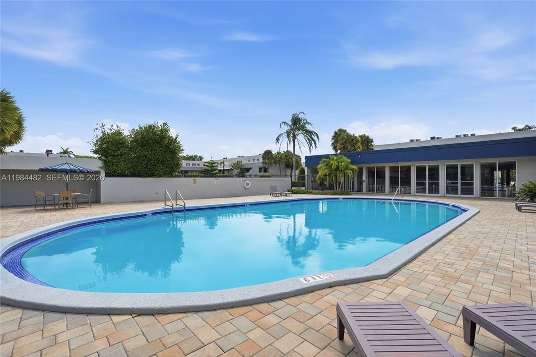 На продажу: $325,000 (2 спален, 2 ванн, 1196 Квадратных фут)