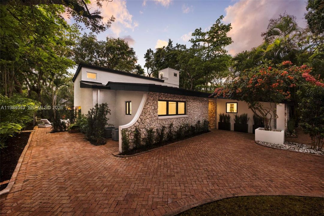 For Sale: $2,795,000 (4 beds, 4 baths, 2353 Square Feet)