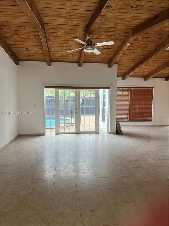 Activo con contrato: $770,000 (3 camas, 2 baños, 2330 Pies cuadrados)