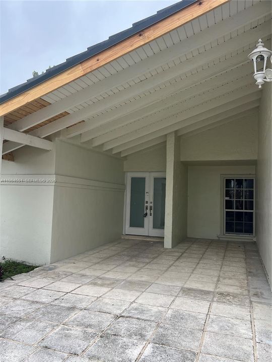 Activo con contrato: $770,000 (3 camas, 2 baños, 2330 Pies cuadrados)