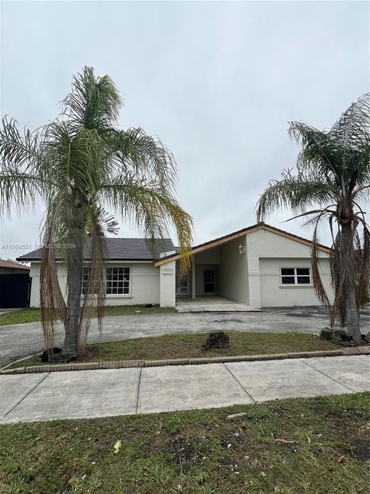 Activo con contrato: $770,000 (3 camas, 2 baños, 2330 Pies cuadrados)